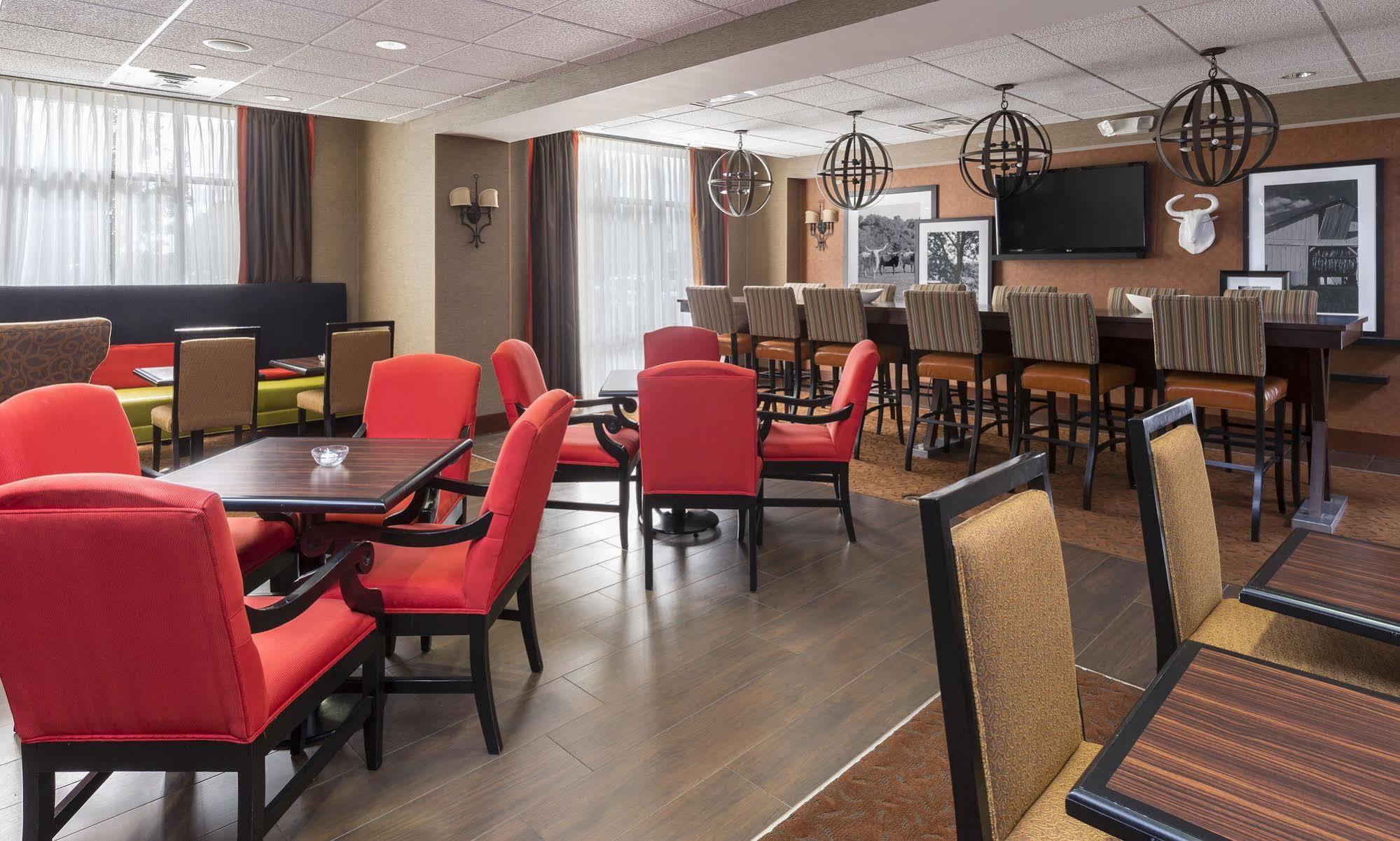 Hampton Inn Wichita Falls-Sikes Senter Mall Экстерьер фото